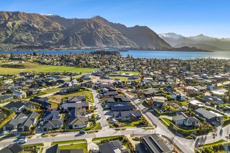 Photo of property in 23 Kereru Crescent, Wanaka, 9305
