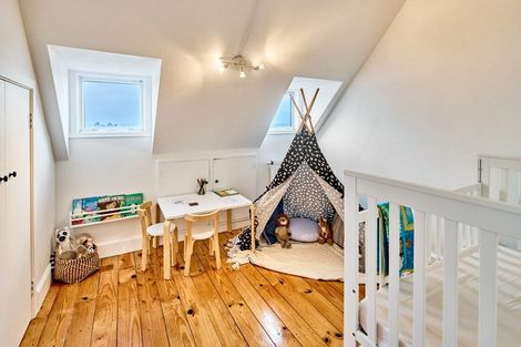 Photo of property in 336 The Esplanade, Island Bay, Wellington, 6023