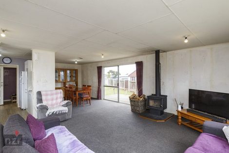 Photo of property in 26 Cumberland Place, Kelvin Grove, Palmerston North, 4414
