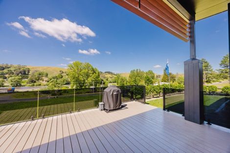 Photo of property in 4 Cemetery Road, Waipawa, 4273