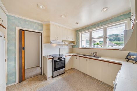 Photo of property in 6 Hall Grove, Ebdentown, Upper Hutt, 5018