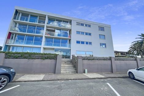 Photo of property in Seaview Apartments, 4/64 Milford Road, Milford, Auckland, 0620