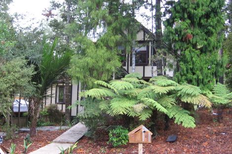 Photo of property in 5 Hollywood Avenue, Titirangi, Auckland, 0604