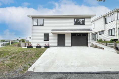 Photo of property in 106b Glanmire Road, Newlands, Wellington, 6037