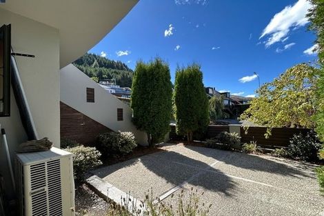 Photo of property in 64 Hensman Road, Queenstown, 9300