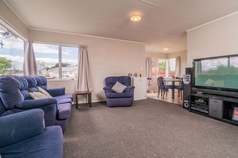 Photo of property in 12 Imperial Place, Henderson, Auckland, 0612