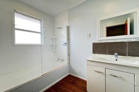 Photo of property in 16 Beazley Avenue, Paparangi, Wellington, 6037