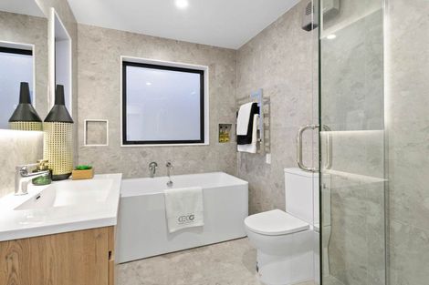 Photo of property in 1b Valron Road, Te Atatu South, Auckland, 0602
