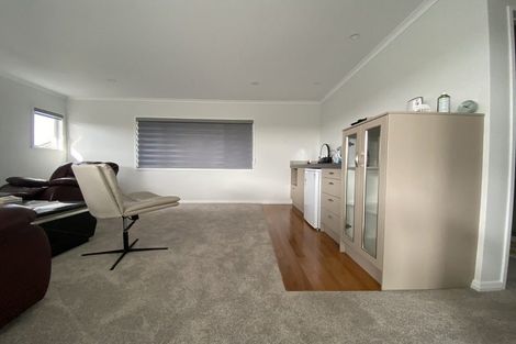 Photo of property in 34 English Oak Drive, Schnapper Rock, Auckland, 0632