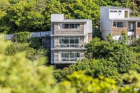 Photo of property in 28 Tiketike Way, Brooklyn, Wellington, 6021