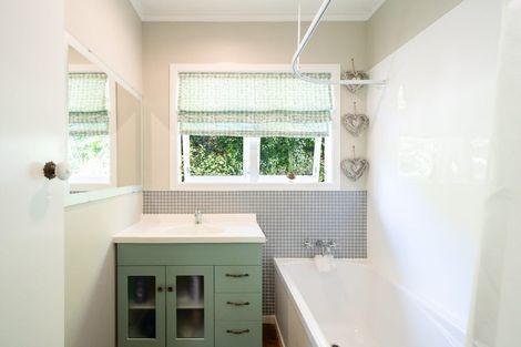 Photo of property in 10 Court Road, Tawa, Wellington, 5028