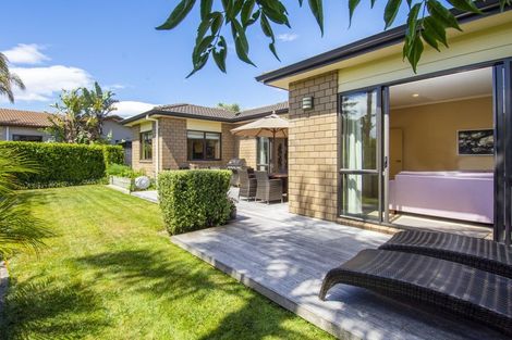 Photo of property in 10 Piha Close, Papamoa Beach, Papamoa, 3118