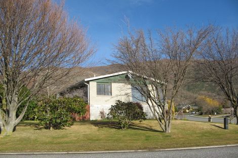 Photo of property in 1 Heuchan Lane, Wanaka, 9305