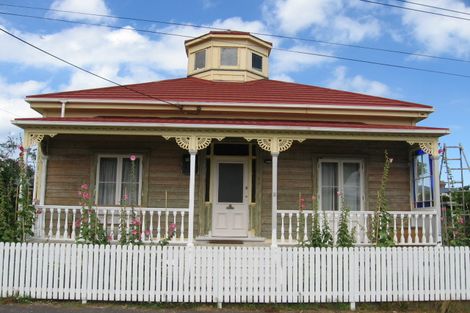 Photo of property in 1/2a Spring Street, Devonport, Auckland, 0624