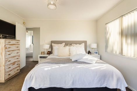 Photo of property in 24 Granville Drive, Massey, Auckland, 0614