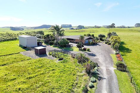 Photo of property in 242 Baylys Coast Road, Dargaville, 0377