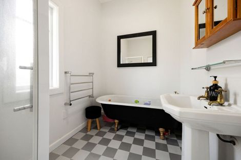Photo of property in 102 Naylor Street, Hamilton East, Hamilton, 3216