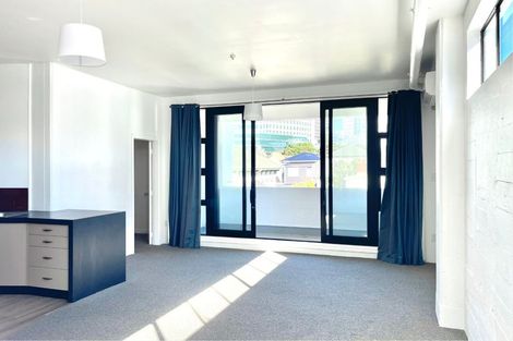 Photo of property in Endeavour Apartments, 18/125u Thorndon Quay, Pipitea, Wellington, 6011