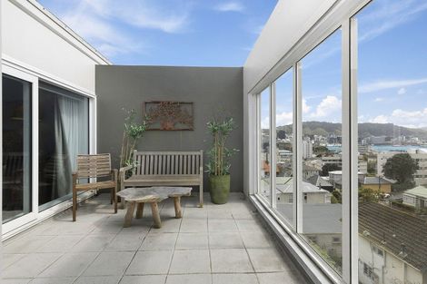 Photo of property in Kingsgate Flats, 10 Austin Street, Mount Victoria, Wellington, 6011