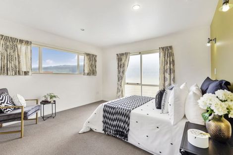 Photo of property in 16 Kilkelly Close, Tawa, Wellington, 5028