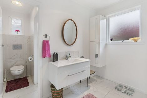 Photo of property in 28 Lowtherhurst Road, Massey, Auckland, 0614