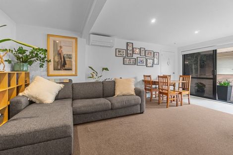 Photo of property in 3/80 Onewa Road, Northcote Point, Auckland, 0627