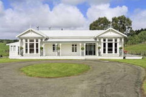 Photo of property in 28 Pomona Road, Kumeu, 0891