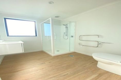 Photo of property in 4/5 Peachgrove Road, Te Atatu Peninsula, Auckland, 0610