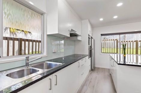 Photo of property in 1/3 Holt Avenue, Torbay, Auckland, 0630