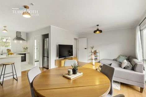 Photo of property in 3a/2 Kirrie Avenue, Te Atatu South, Auckland, 0610