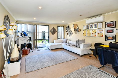 Photo of property in 4 Reins Road, Takanini, 2112