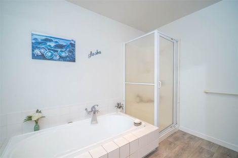 Photo of property in 215 Wairakei Road, Bryndwr, Christchurch, 8053