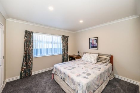 Photo of property in 5 Holcombe Drive, Paraparaumu, 5032