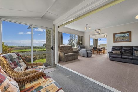 Photo of property in 155 Cross Road, Lepperton, New Plymouth, 4373