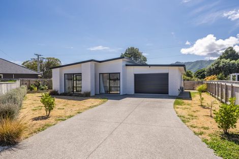 Photo of property in 3 Kaiwaru Place, Waikanae, 5036