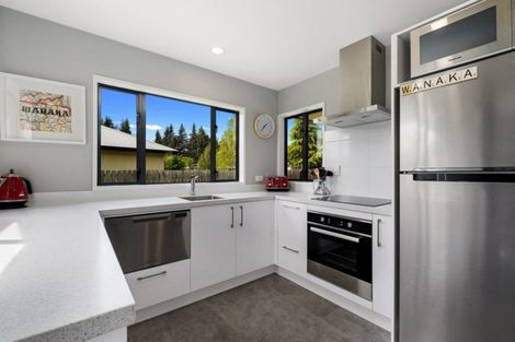 Photo of property in 17 Kings Drive, Wanaka, 9305