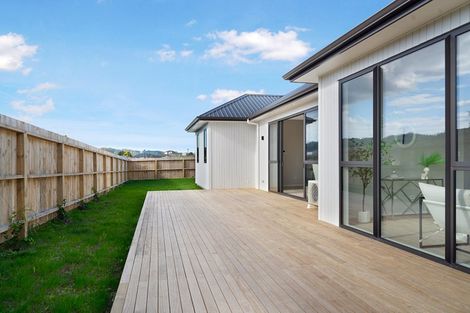 Photo of property in 41 Mcindoe Road, Kumeu, 0810