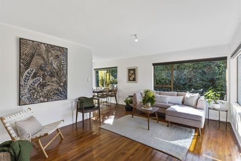 Photo of property in 2/25 Mannering Place, Hillcrest, Auckland, 0627