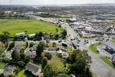 Photo of property in 320 Lincoln Road, Henderson, Auckland, 0610