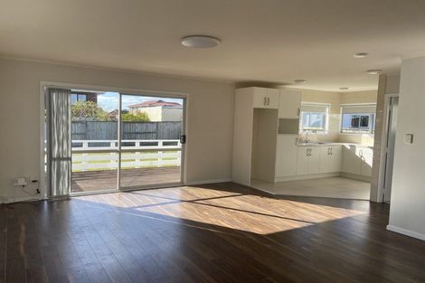 Photo of property in 2/47 Moire Road, Massey, Auckland, 0614