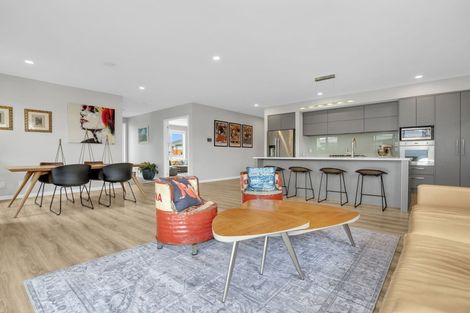 Photo of property in 14 Aporo Drive, Kumeu, 0810