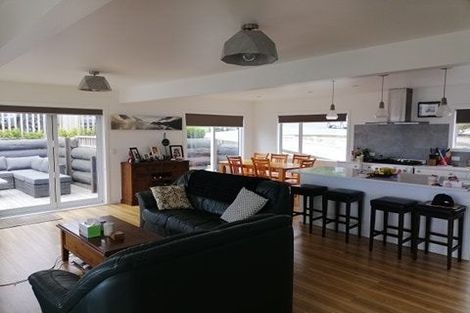 Photo of property in 5 Jacaranda Grove, Maungaraki, Lower Hutt, 5010