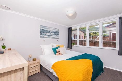 Photo of property in 37 Victory Crescent, Tawa, Wellington, 5028