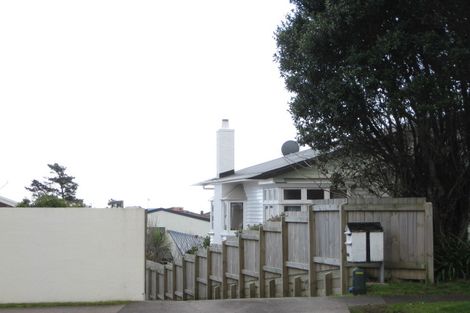 Photo of property in 24 Dorset Avenue, Westown, New Plymouth, 4310
