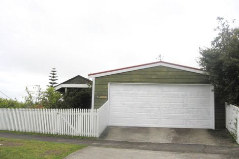 Photo of property in 4/49 Sunset Road, Totara Vale, Auckland, 0632