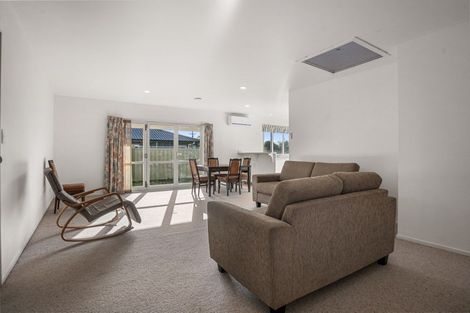 Photo of property in 1/32 Park Road, Glenfield, Auckland, 0629