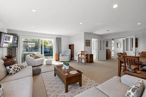 Photo of property in 14 Del Mar Place, Merrilands, New Plymouth, 4312