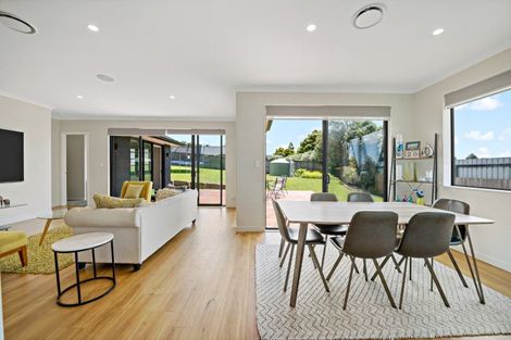 Photo of property in 18 Laurelwood Avenue, Pukekohe, 2120