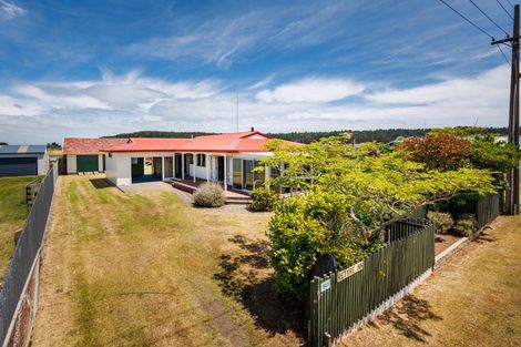 Photo of property in 1941 Parewanui Road, Parewanui, Bulls, 4894