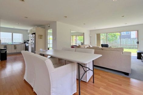 Photo of property in 15 Merlot Way, Te Atatu South, Auckland, 0610